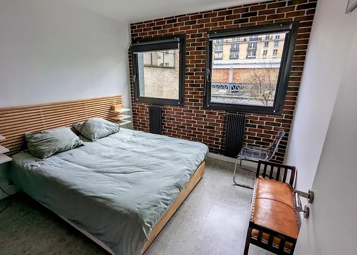 Beautiful 1 Bedroom Near Eiffel Tower Apartment *
